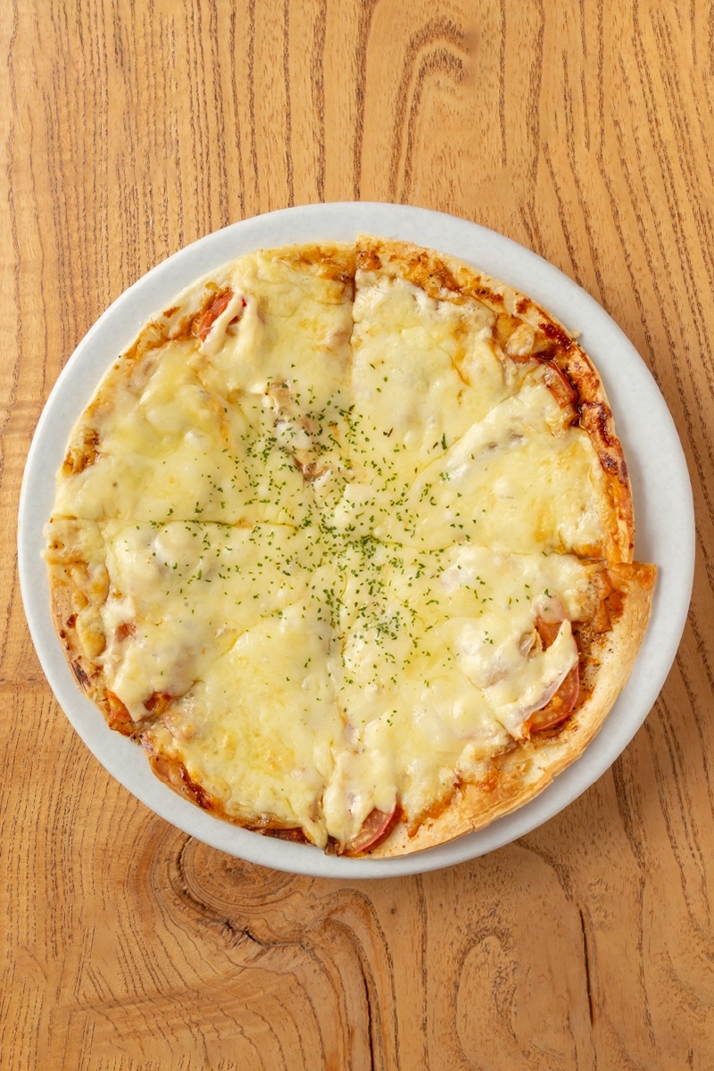 とりとトマトのピザ